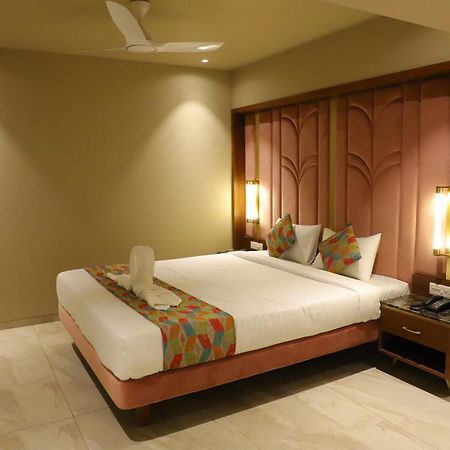 Le Vivanta Virar ภายนอก รูปภาพ