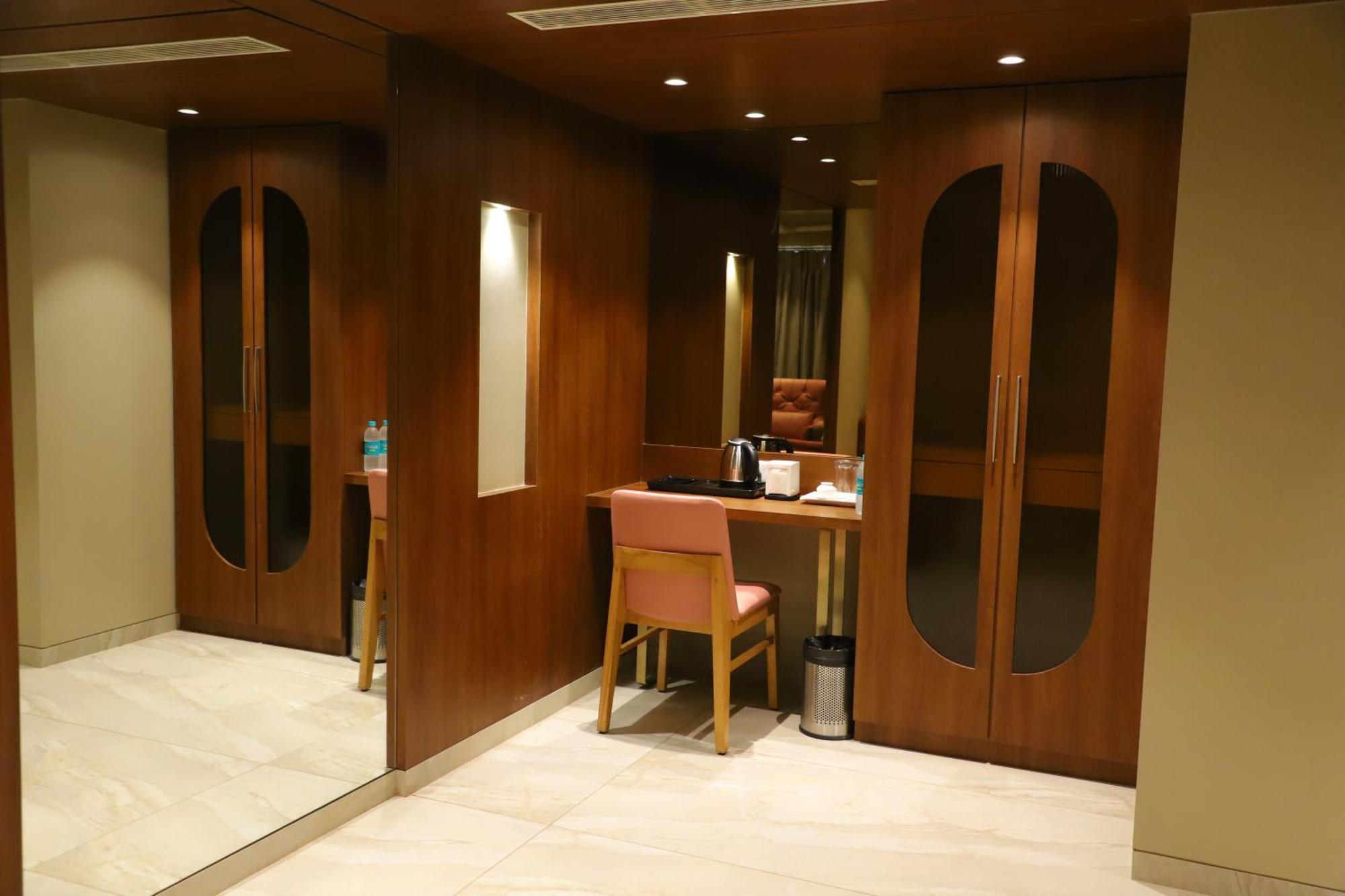 Le Vivanta Virar ภายนอก รูปภาพ